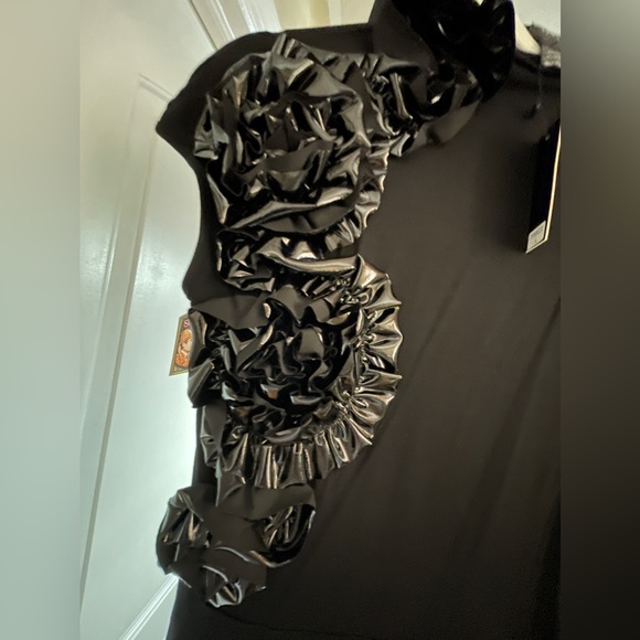 NWT Gracia black top with zip closure on the back . - Picture 2 of 6